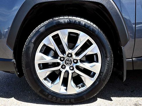 Used 2019 Toyota RAV4 Limited w/ Advanced Technology Package FWD image 11