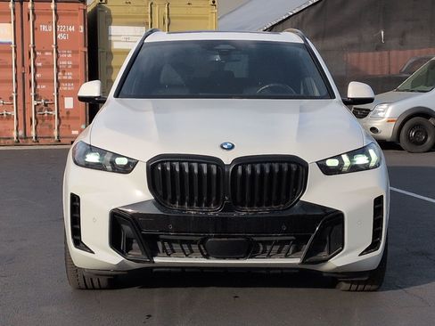 Used 2024 BMW X5 xDrive40i w/ M Sport Package image 3