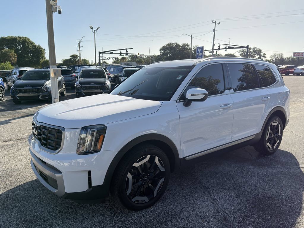 Certified 2023 Kia Telluride S w/ S Sunroof Package AWD/4WD image 9