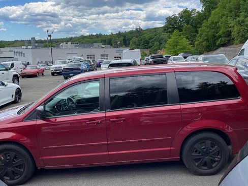 Used 2014 Dodge Grand Caravan SE w/ Quick Order Package 29E SE FWD image 2