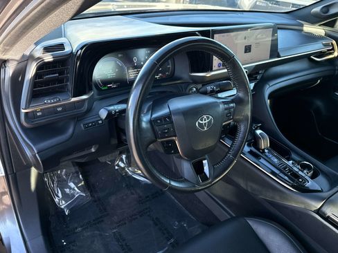 Used 2024 Toyota Crown Limited image 10