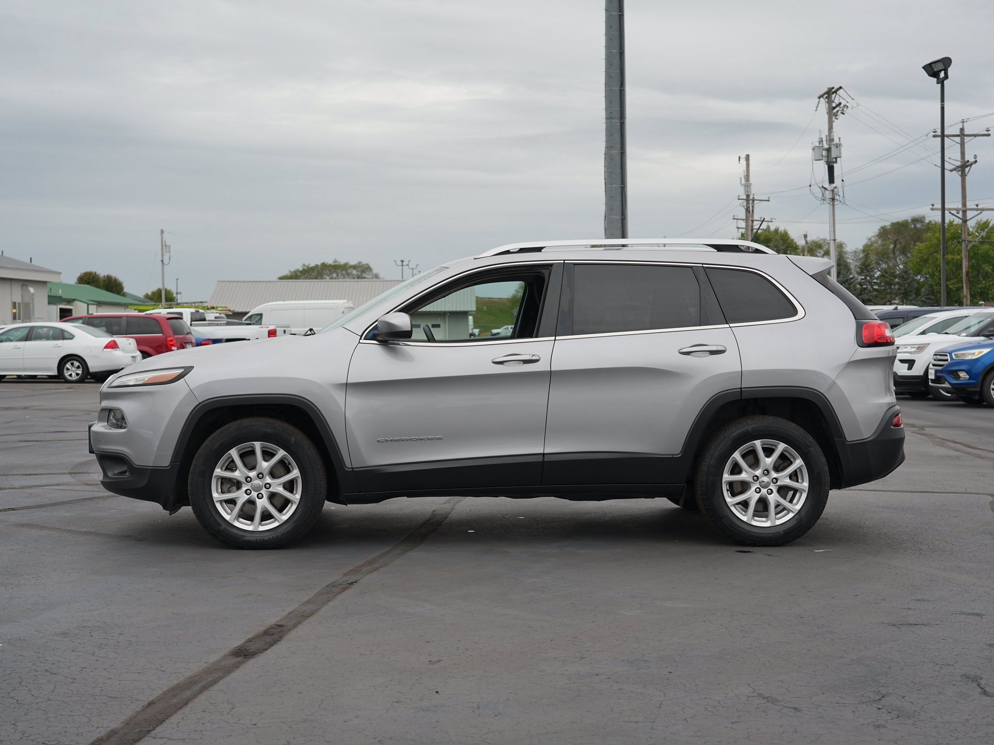 Used 2018 Jeep Cherokee Latitude w/ Safety Group AWD/4WD image 7