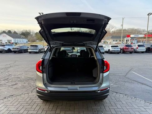 Used 2023 GMC Terrain SLE image 11