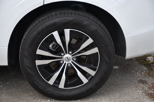 Used 2025 Volvo XC60 B5 Core AWD/4WD image 12