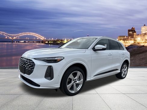 Used 2025 Audi Q5 Premium Plus w/ Premium Plus image 1