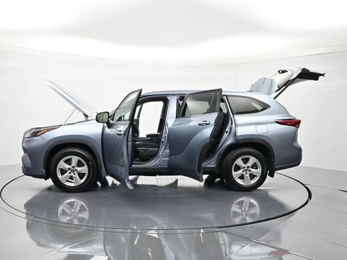 Used 2023 Toyota Highlander LE AWD/4WD image 46