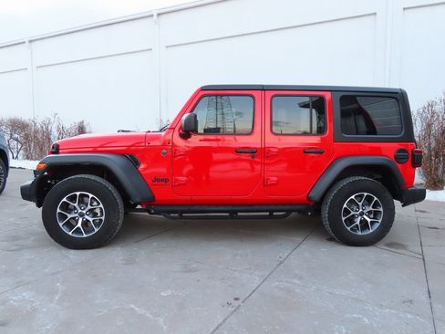 Used 2024 Jeep Wrangler Sport S image 4