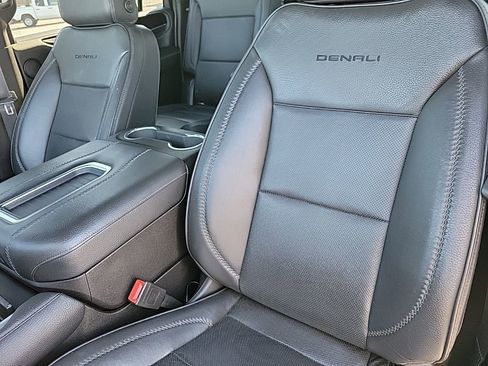 Used 2021 GMC Yukon XL Denali w/ Denali Premium Package image 12