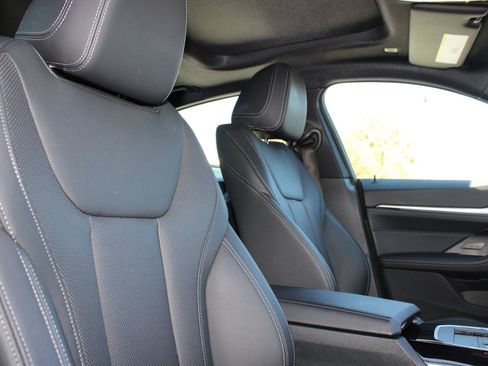 Used 2023 BMW i4 eDrive40 RWD image 8