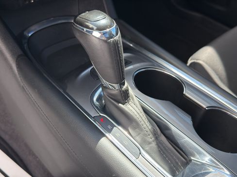 Used 2018 Chevrolet Malibu LT FWD image 25