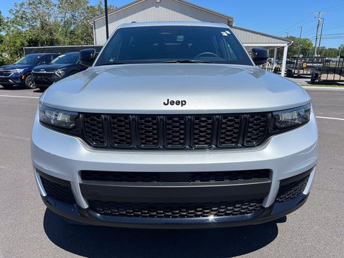 Used 2024 Jeep Grand Cherokee L Altitude AWD/4WD image 14