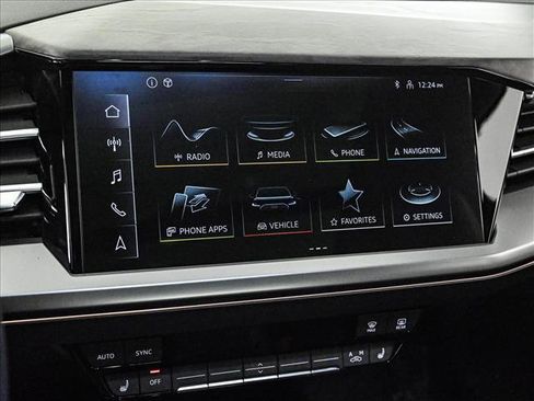 Used 2024 Audi Q4 e-tron Prestige image 15