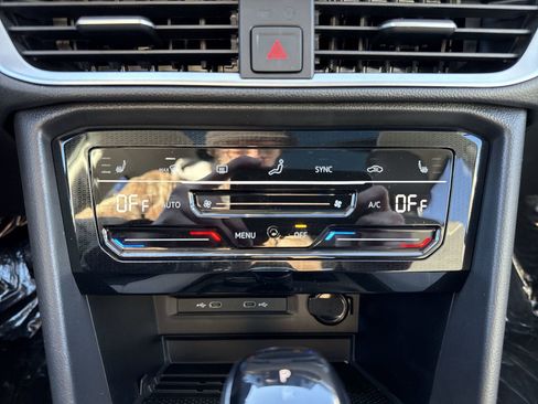 New 2026 Volkswagen Taos SE image 20