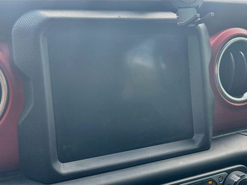 Used 2018 Jeep Wrangler Unlimited Rubicon AWD/4WD image 13