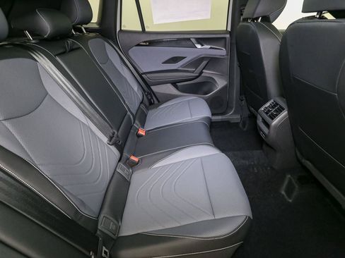 New 2026 Volkswagen Tiguan SE R-Line AWD/4WD image 18