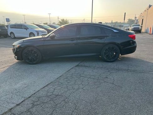 Used 2018 Honda Accord Sport image 3