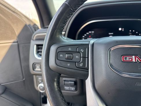 Used 2022 GMC Yukon XL SLT w/ SLT Premium Package image 18