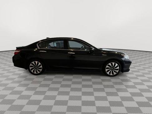 Used 2017 Honda Accord Touring image 12