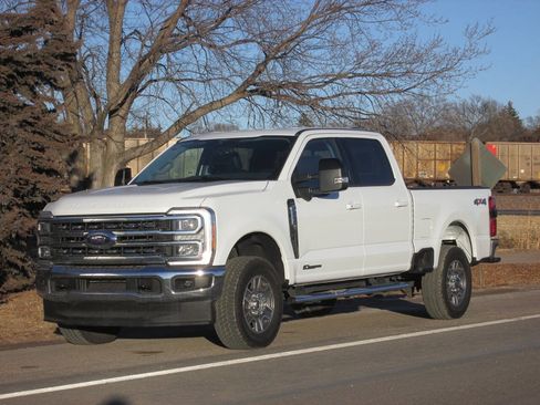 Used 2024 Ford F250 Lariat AWD/4WD image 3
