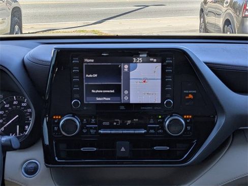 Used 2020 Toyota Highlander Limited image 17