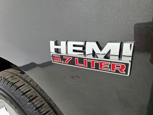 Used 2022 RAM 1500 Classic SLT image 33