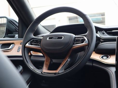 New 2025 Jeep Grand Cherokee Summit image 48