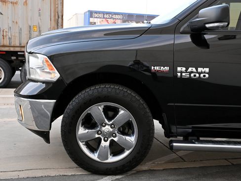 Used 2017 RAM 1500 Big Horn AWD/4WD image 32