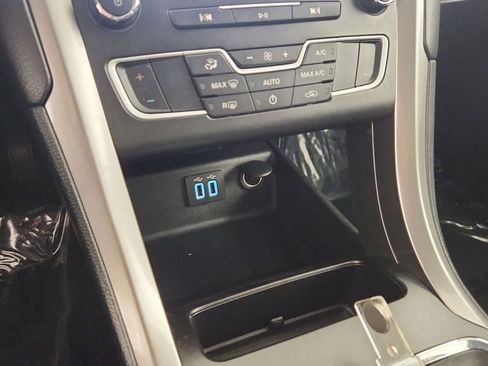 Used 2019 Ford Fusion SE FWD image 17