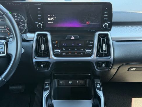 Used 2023 Kia Sorento EX FWD image 19