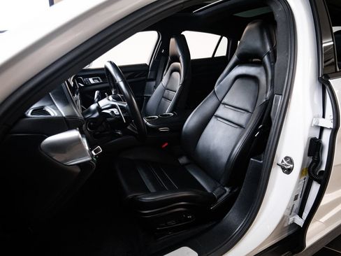 Certified 2023 Porsche Panamera image 5