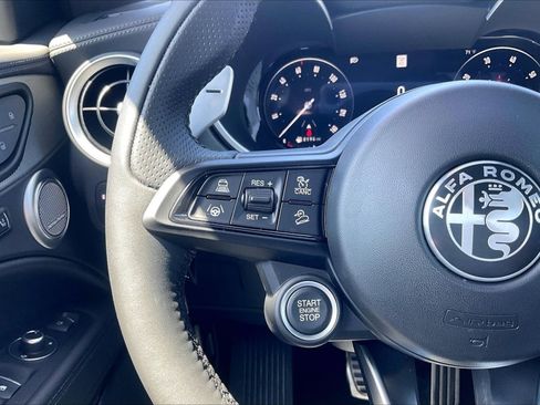Used 2025 Alfa Romeo Stelvio Sprint AWD/4WD image 16