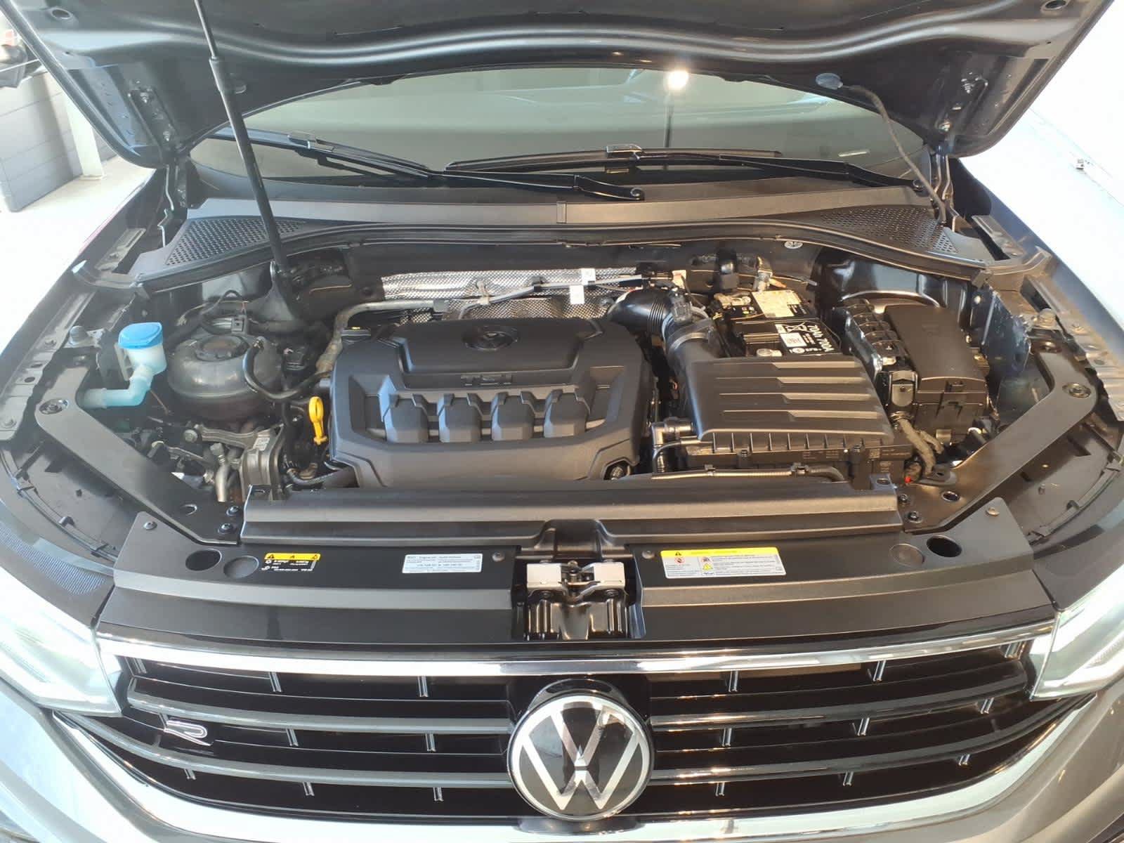 Used 2024 Volkswagen Tiguan SE R-Line AWD/4WD image 29