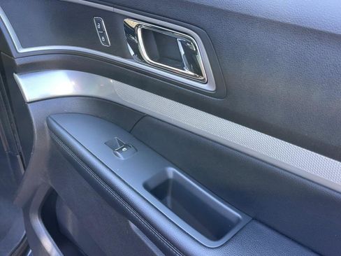 Used 2017 Ford Explorer XLT w/ Equipment Group 201A image 38