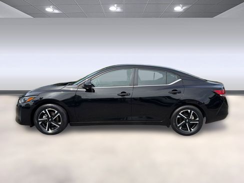Used 2024 Nissan Sentra SV FWD image 2