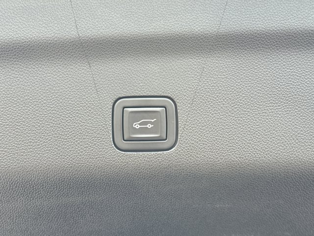 Used 2023 GMC Yukon SLT AWD/4WD image 13