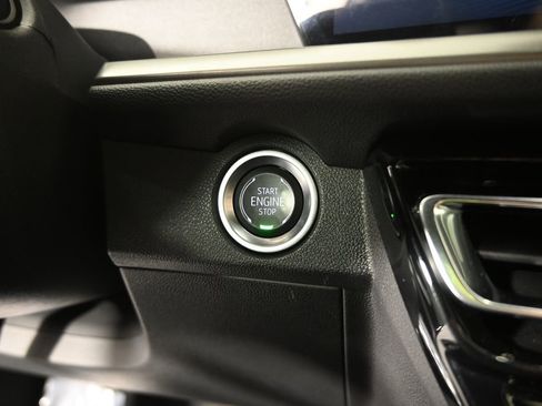 Used 2025 Chevrolet Traverse LT w/ Sun and Wheel Package image 32