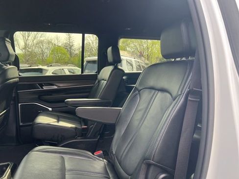 Used 2024 Jeep Wagoneer Series II AWD/4WD image 18