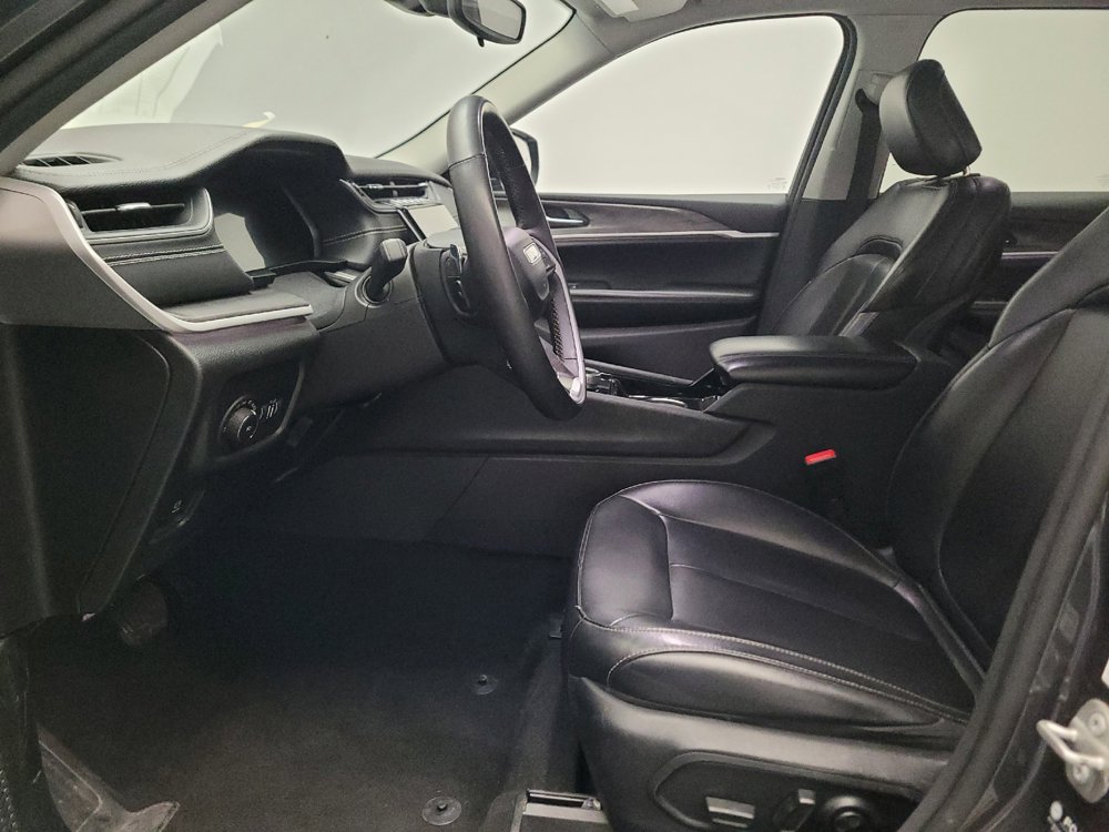 Used 2023 Jeep Grand Cherokee Limited AWD/4WD image 17