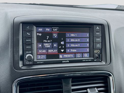 Used 2019 Dodge Grand Caravan SE w/ UConnect Hands-Free Group FWD image 11