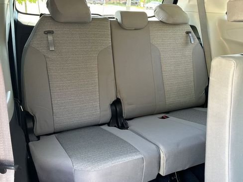 Used 2023 Toyota Sienna LE FWD image 15