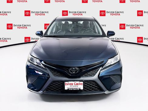 Used 2020 Toyota Camry SE FWD image 2