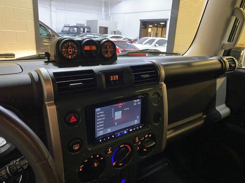 Used 2014 Toyota FJ Cruiser 4WD w/ Convenience Package image 13