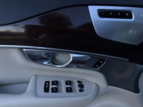 Used 2016 Volvo XC90 T6 Momentum w/ Momentum Plus Package image 38