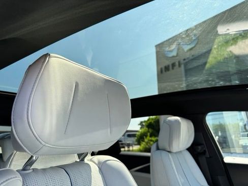 Used 2025 Cadillac Lyriq Sport AWD/4WD image 24