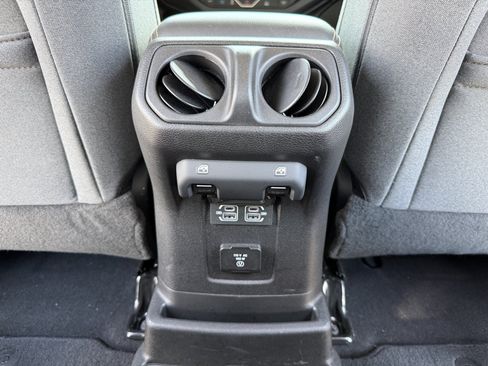 Used 2025 Jeep Wrangler Unlimited Sahara AWD/4WD image 32