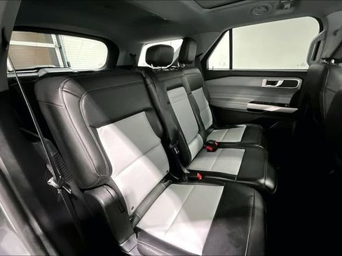 Used 2022 Ford Explorer XLT w/ XLT Sport Appearance Package image 26