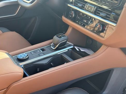 New 2025 Nissan Pathfinder Platinum w/ Black Appearance Package image 20