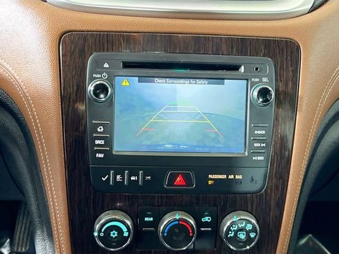 Used 2015 Chevrolet Traverse LT w/ Style and Technology Package AWD/4WD image 21