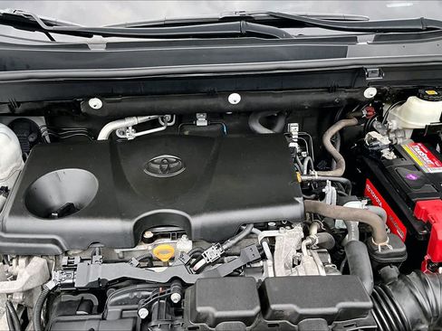 Used 2021 Toyota RAV4 LE AWD/4WD image 31