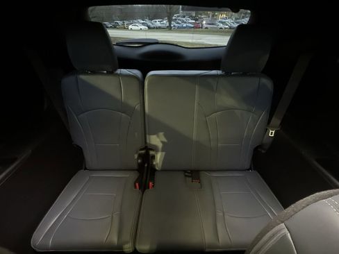 Used 2023 Buick Enclave Essence image 22